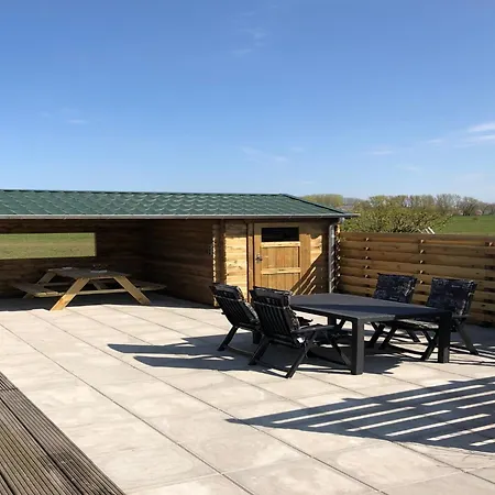 In Wiringherlant With Garden Terrace