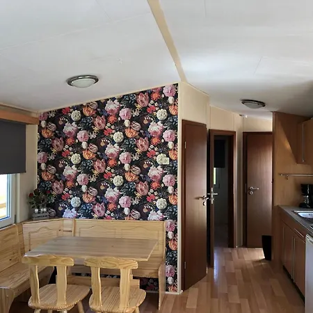 In Wiringherlant With Garden Terrace Horská chata Hippolytushoef