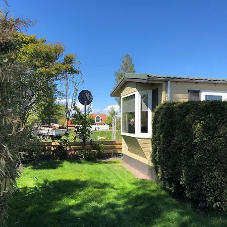 In Wiringherlant With Garden Terrace Horská chata Hippolytushoef