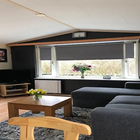 In Wiringherlant With Garden Terrace